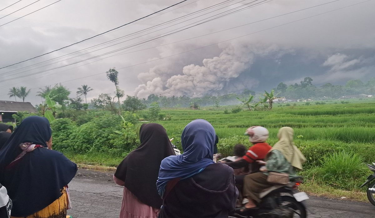 Mengejutkan! Letusan Semeru Capai 600 Meter, Potensi Bahaya Mengancam Desa Sekitar