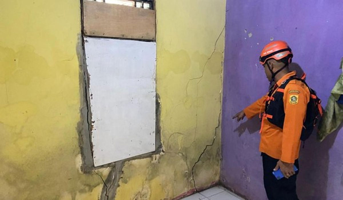 Darurat! Tanah Bergerak Rusak Rumah Warga Gunung Putri Bogor, 9 Orang Kehilangan Tempat Tinggal